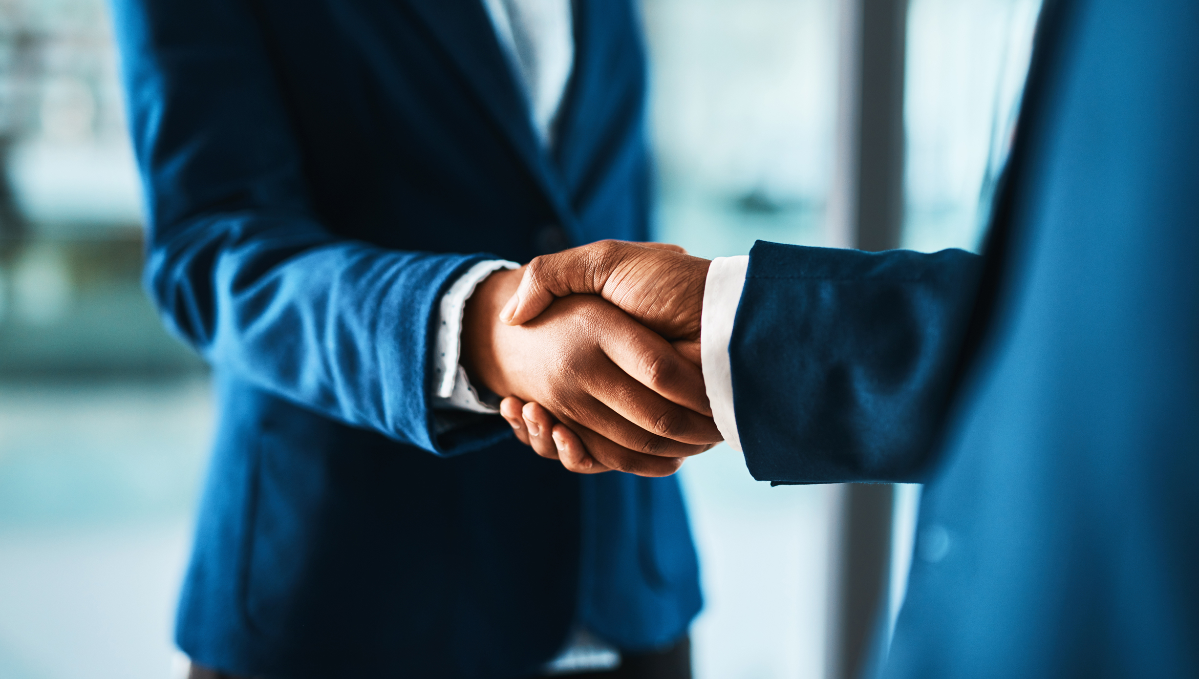 忙しい政治家のネット周りの政治活動を様々にサポート!